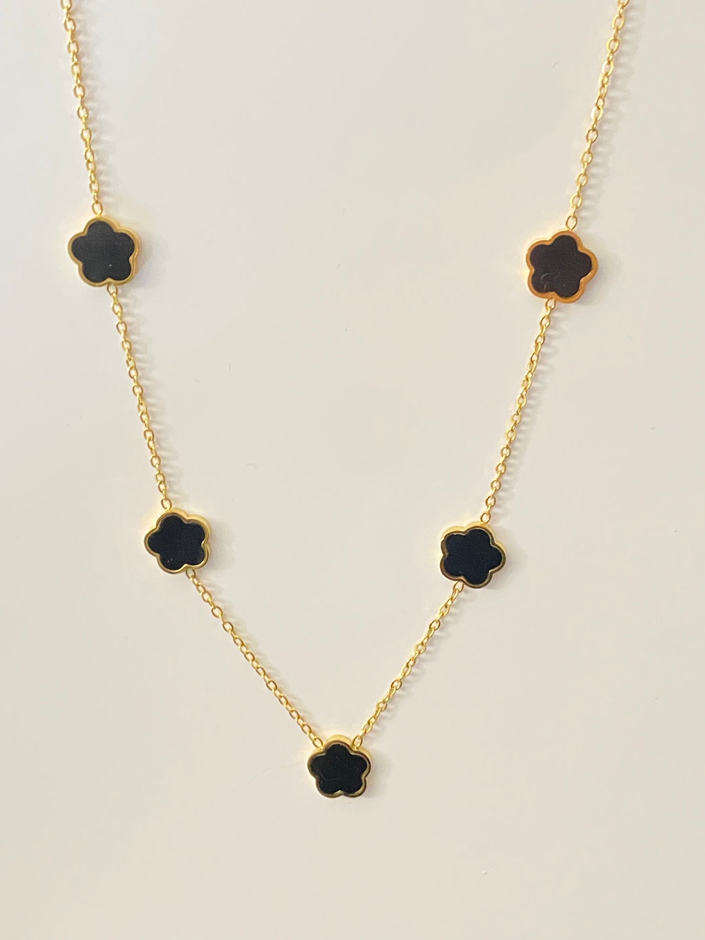 Collier fleurs noires