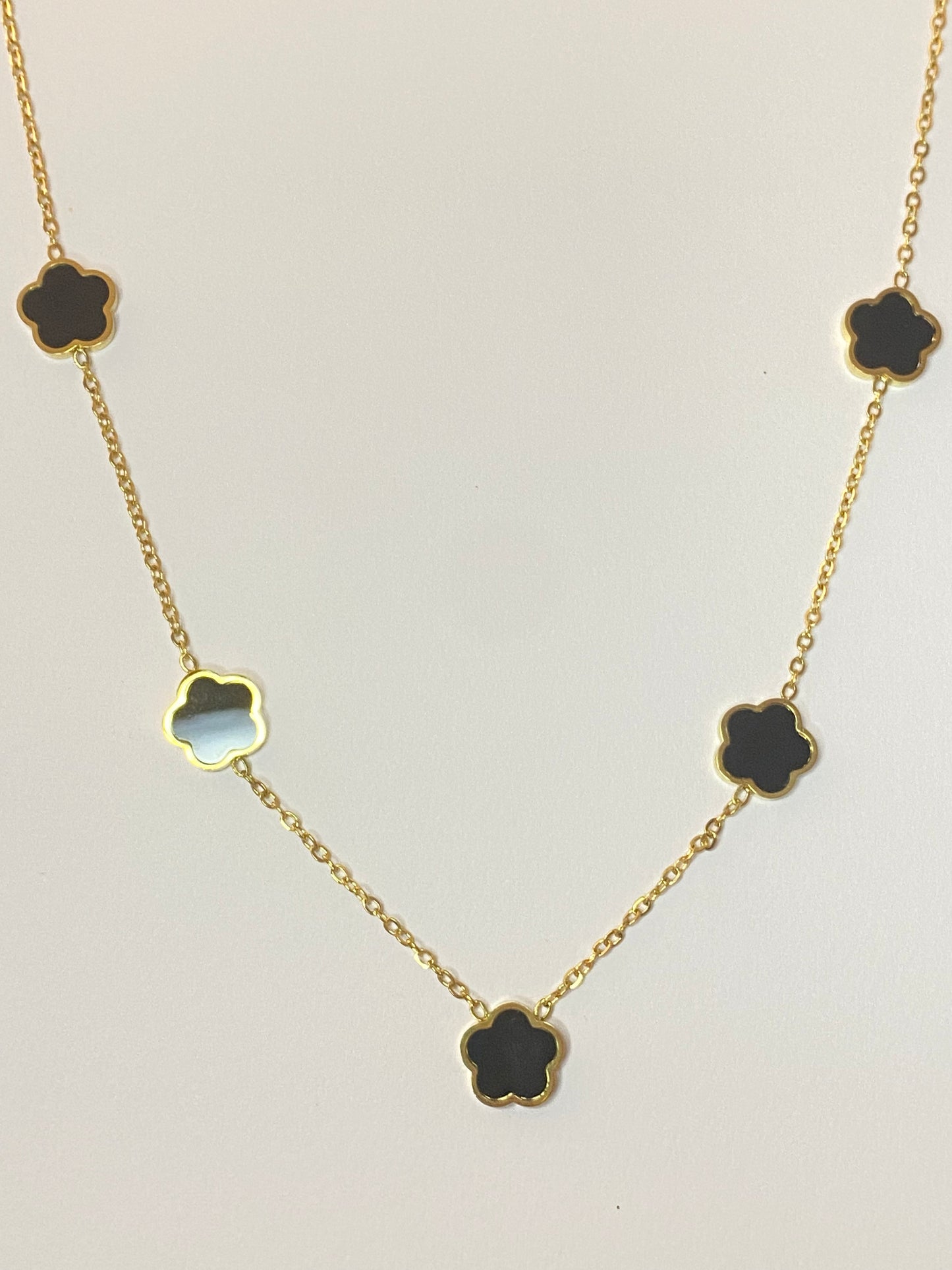 Collier fleurs noires