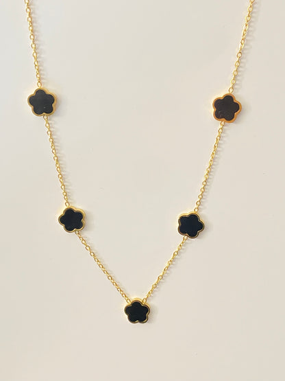 Collier fleurs noires