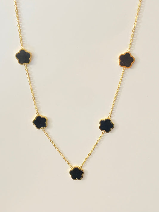 Collier fleurs noires